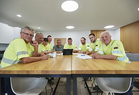 Monteure der Stadtwerke Gronau bei Arbeiten an einer Zähleranlage